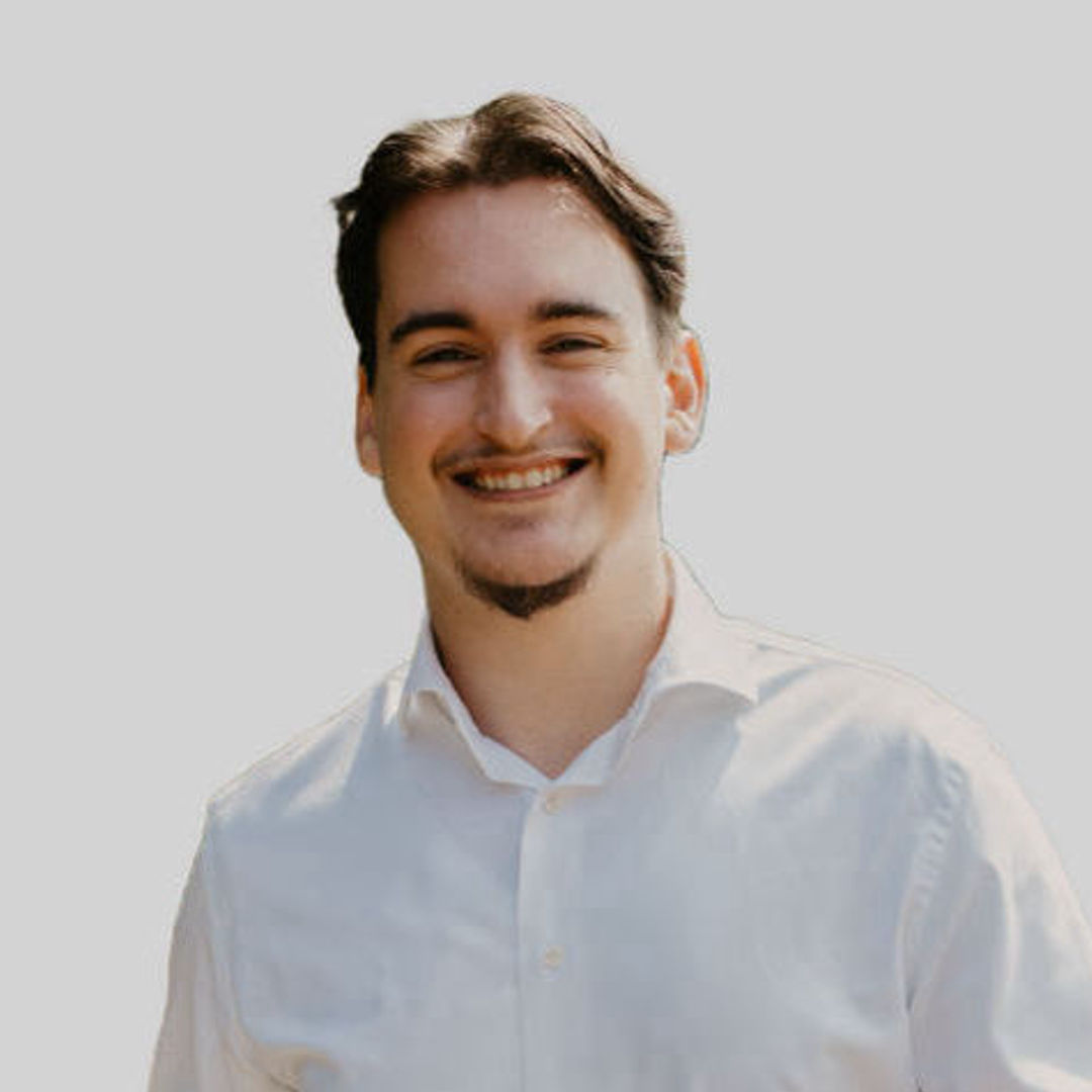 Quinten Papamichelakis, Gebouwbeheerder Syntres logo